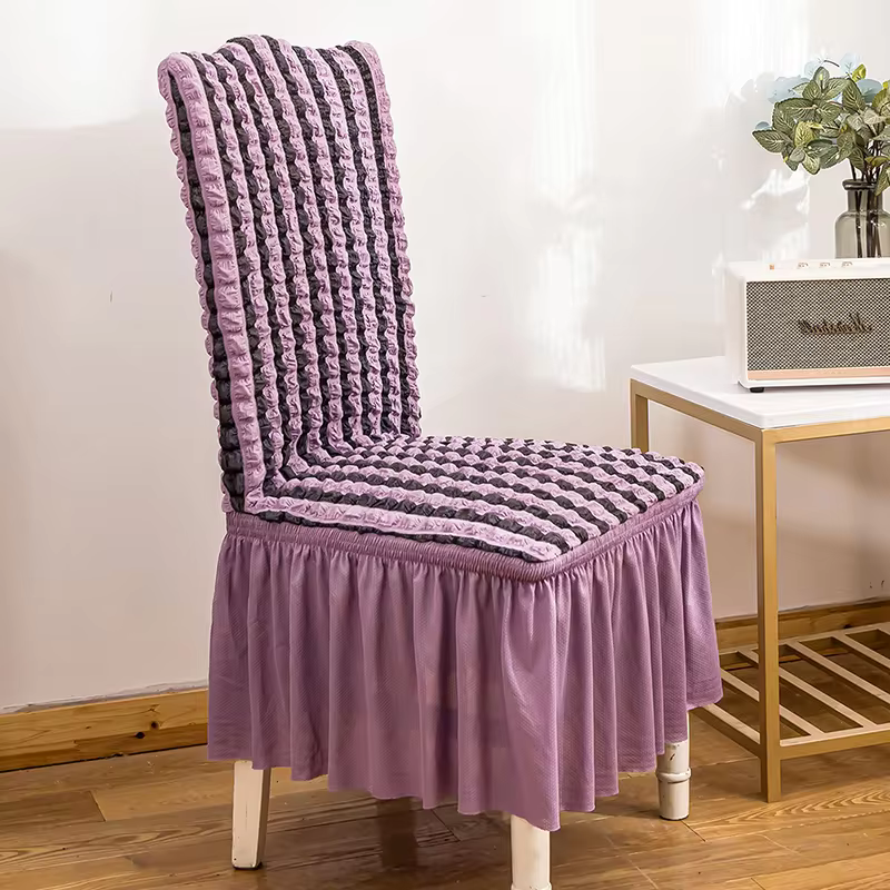 Funda para silla con faldón de encaje y textura gofrada